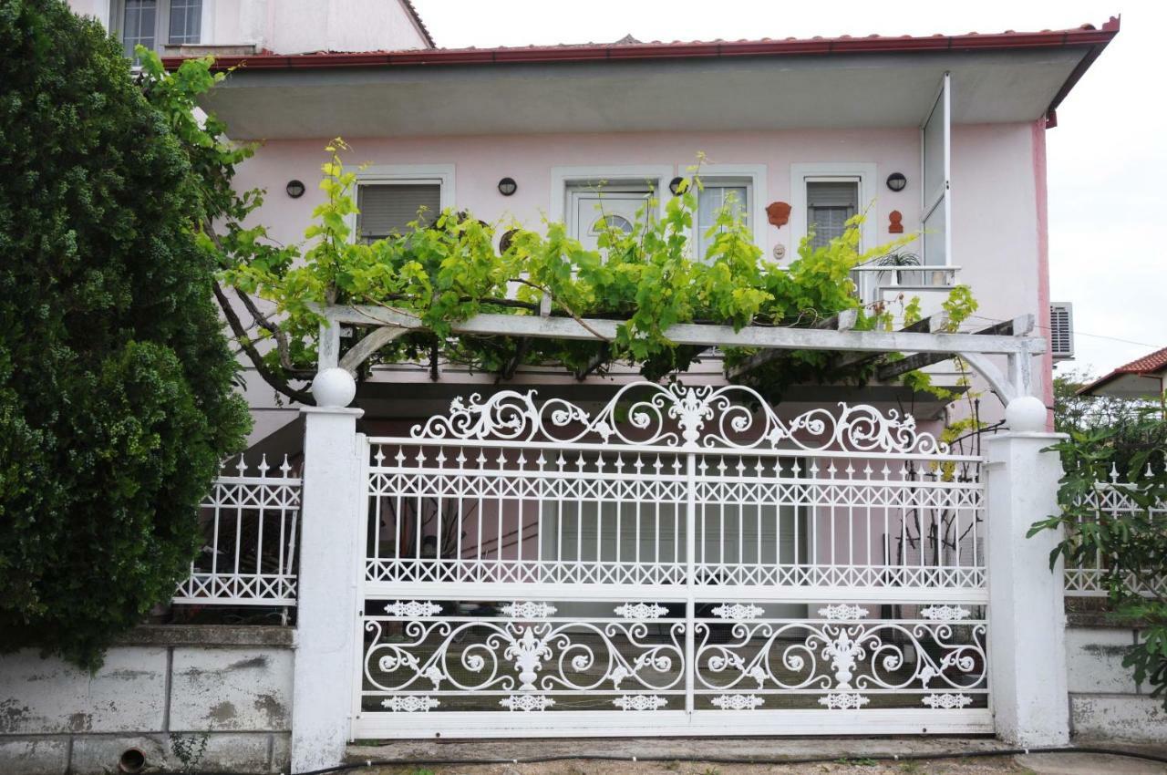 شقة House Of Arts Pélla المظهر الخارجي الصورة